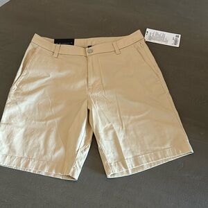 Lululemon
Men’s
Commission Short
Classic 9”
Size 32
Khaki
New with tags